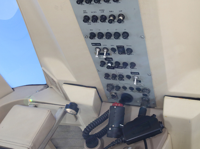 16 - Cockpit